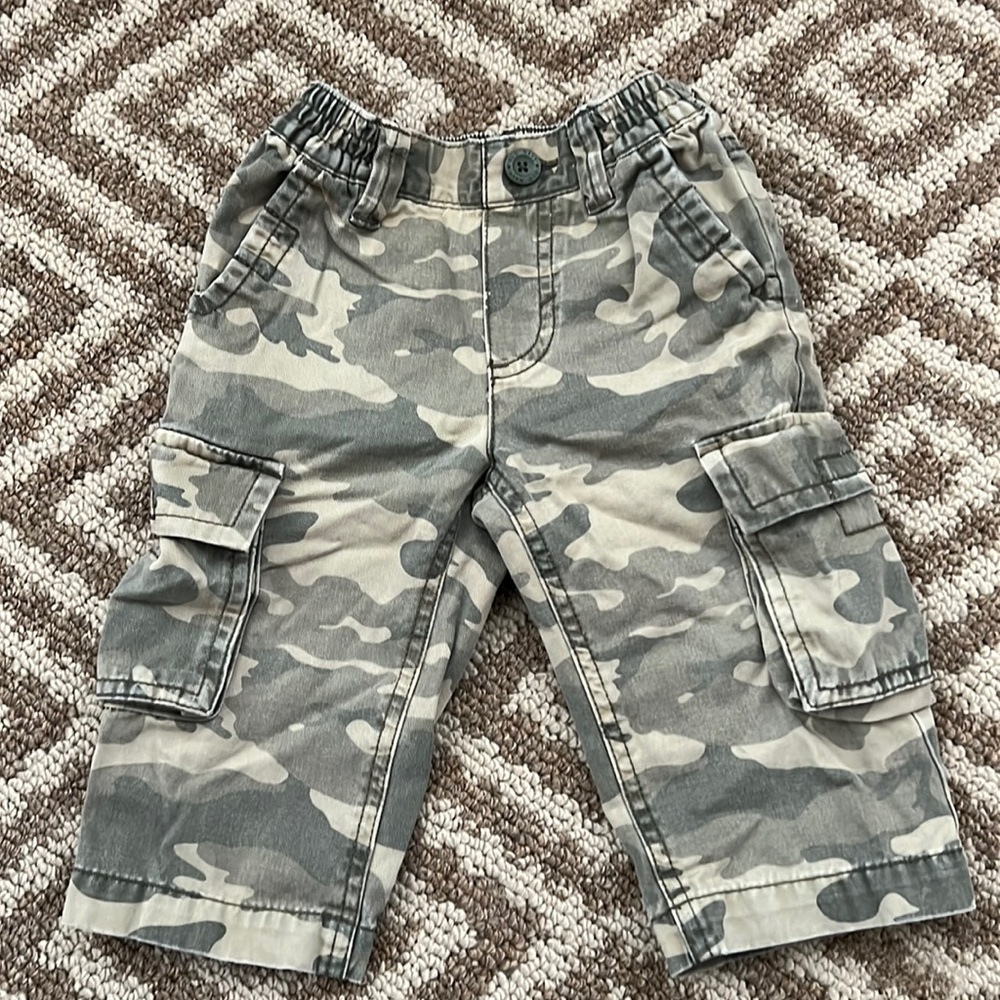 Old Navy Camo Pants Size 12-18 months.
